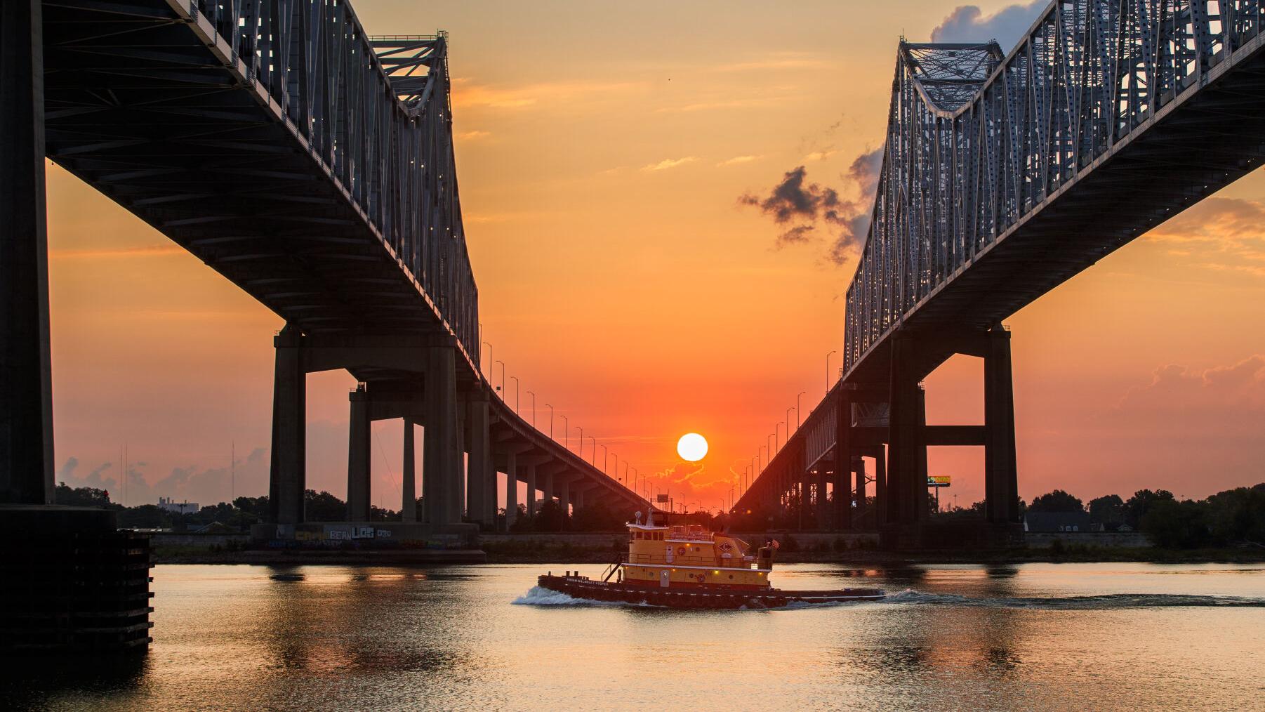 City strikes deal with state to take over roads, pay for Crescent City Connection lighting